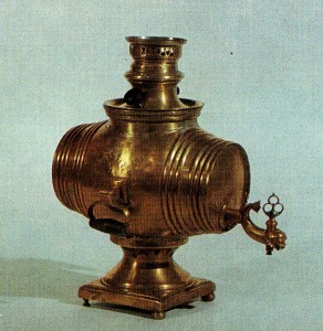 SAMOVAR. First half of the 19th cent. Vasili Lomov's factory. Tula Brass. Ht. 38.5 cm. State Russian Museum