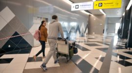 Share of Russians Unwilling to Emigrate Hits 7-Year-High, Poll Says