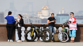 Economists Forecast 6th Year of Falling Incomes for Russians