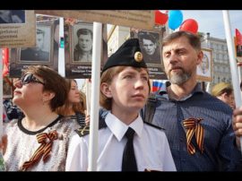 Russians Commemorate Relatives Who Fought During World War II