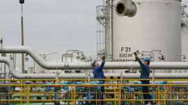 Russia’s Plan to Cleanse Tainted Oil Pipe Proves Slow-Going