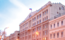 Russian Protesters Gather Outside Presidential Administration Building, Dozens Detained
