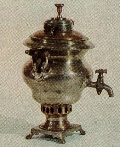 SAMOVAR. Early 20th cent. M. A. Gretsov's factory. Tula Nickel-plated. Ht. 26 cm. State Russian Museum