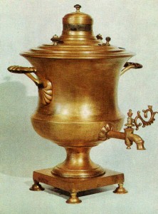 SAMOVAR. Forties of the 19th cent. Sergei Lukyanov's factory. Tula Brass. Ht. 47.8 cm. State Museum of the Ethnography of the Peoples of the RUSSIA