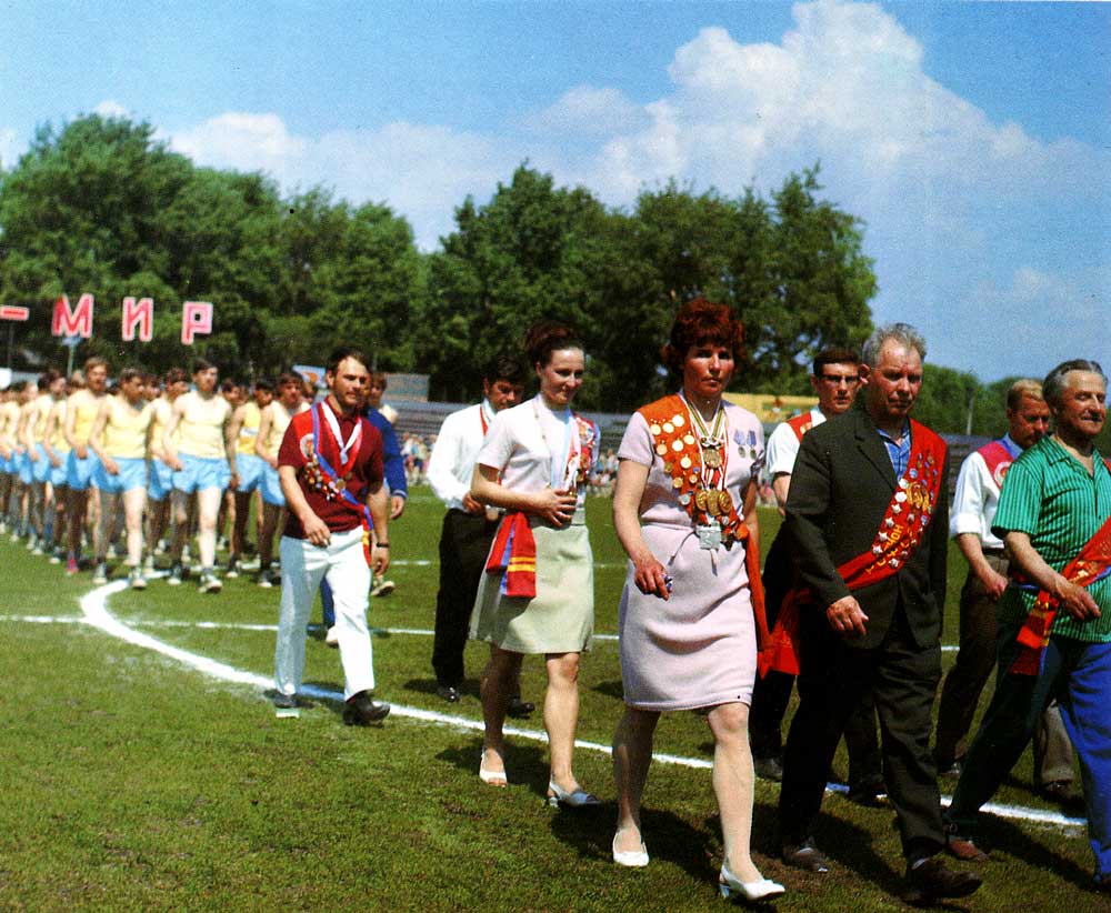 Sports veterans of Nizhny Novgorod marching