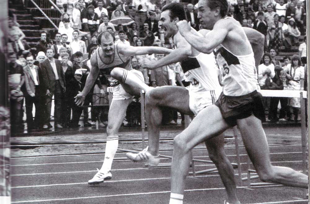 Four times Londesmeister Vladimir Schisckin at the finish (right)