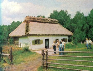 Hut in the village of Yasnozore. Early 20th century.