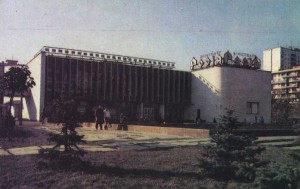 Opened in 1981 on the residential forest. Architect PF Petrushenka.