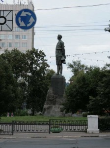 View of the monument from the Gorky Street Novo. Nizhny Novgorod. Arhitetor Mukhina.