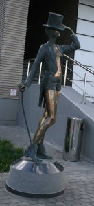 Statue at the club premiums. Nizhny Novgorod, ul. Lower Volga embankment, 1 "B".