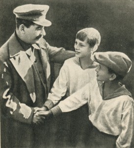 Comrade Stalin with two pioneers, brothers Andreevimy, the Shchelkovo aerodrome during the meeting of the crew of comrade Tchkalov (August 1936)