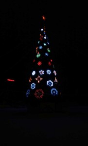 Avenue Azatlyk. Naberezhnye Chelny. The city's main Christmas tree.