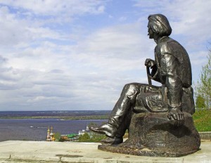  The writer Maxim Gorky is looking at the river Volga.