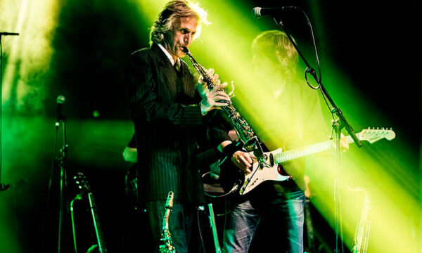 Dire Straits Experience to kick off their 2017