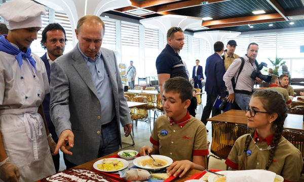 Putin-visits-Crimean-youth-camp-Artek camp Artek