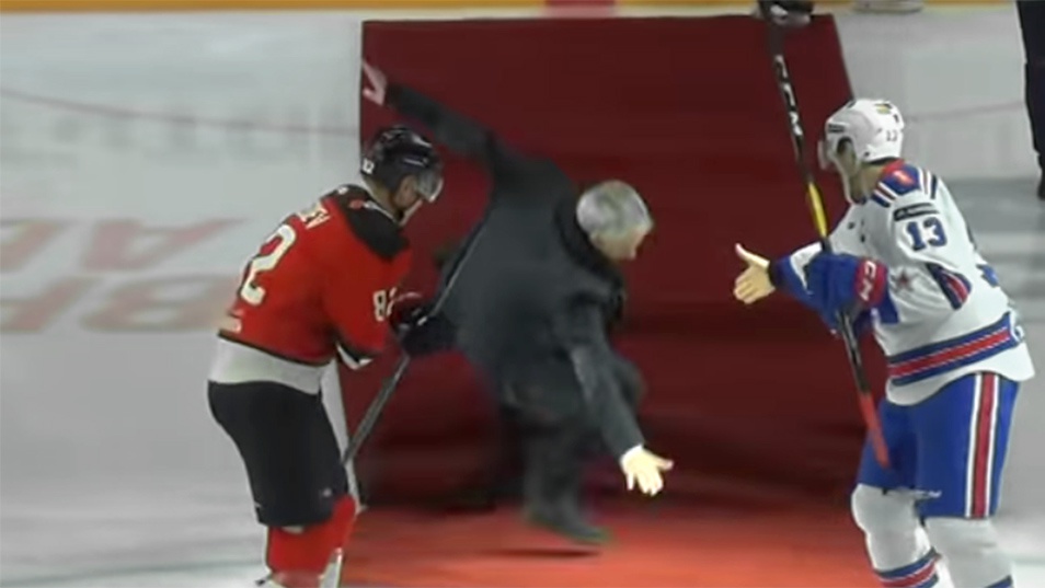 Mourinho Takes a Tumble at Russian Ice Hockey Game (Video)