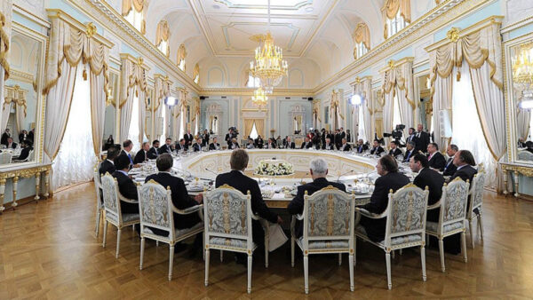 98 Russian Billionaires Hold More Wealth Than Russians’ Combined Savings