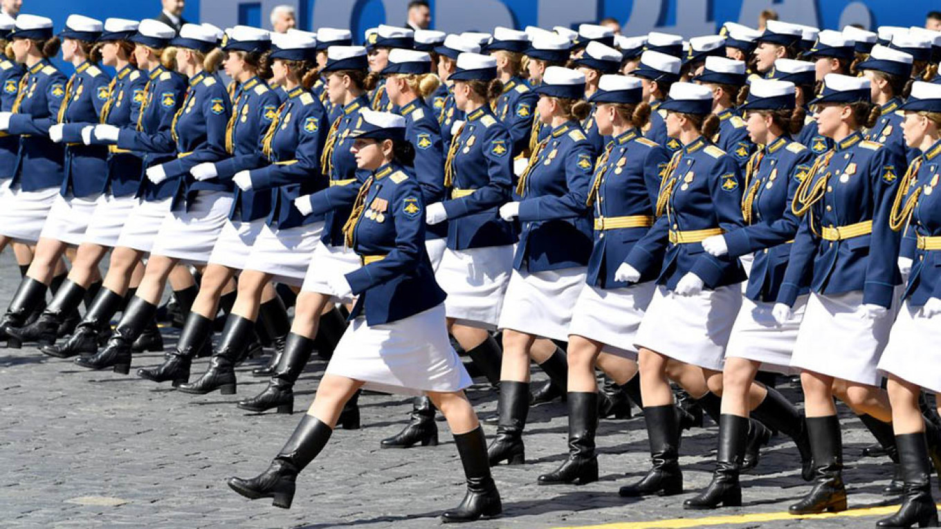 Female Naval Cadets Say Russia Not Ready for Women in Combat Roles
