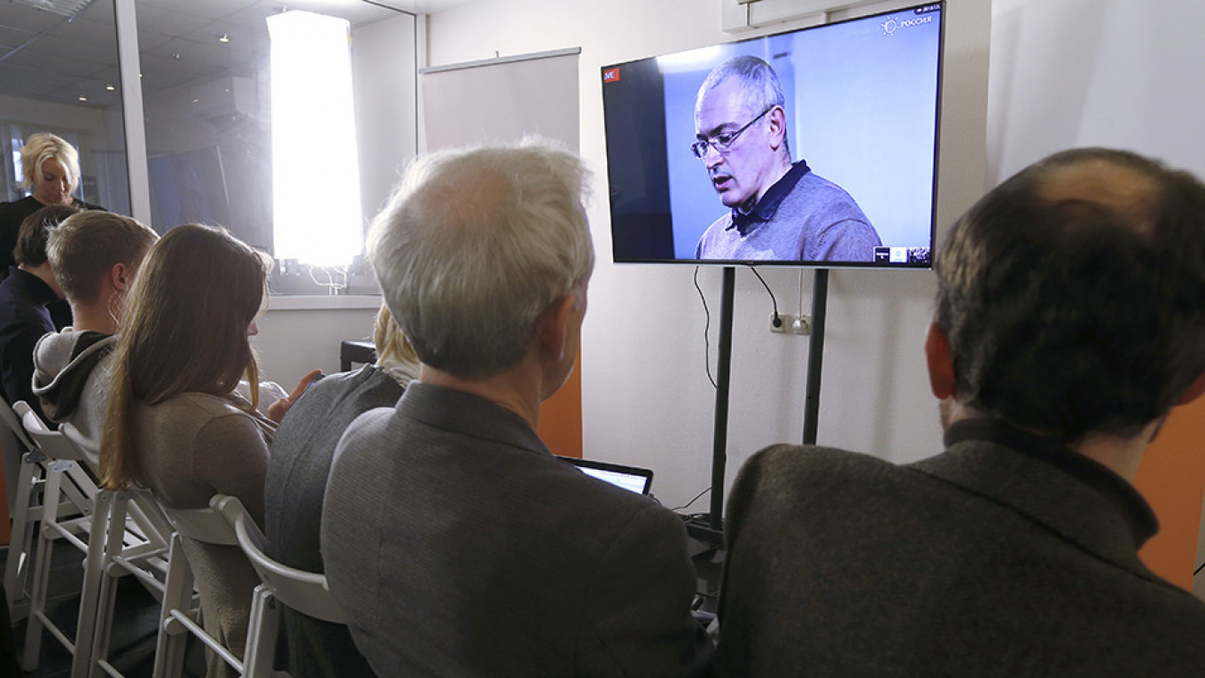 Police Raid Open Russia’s Offices After Khodorkovsky Live Feed