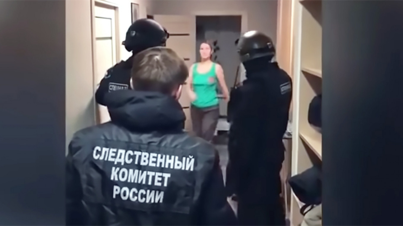 FSB Raids Jehovah’s Witnesses Meeting Spots in Siberia