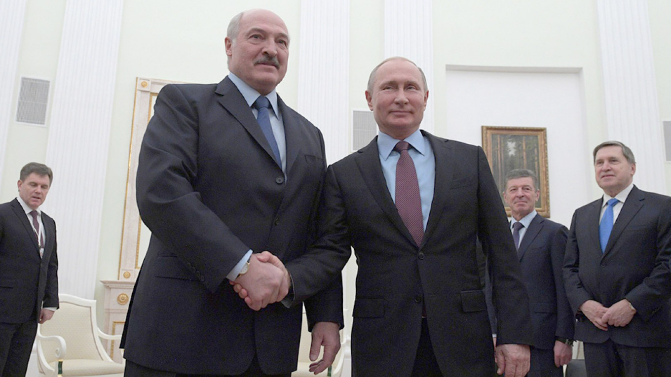 Half of Russians Oppose Full-Fledged Union With Belarus, Poll Says