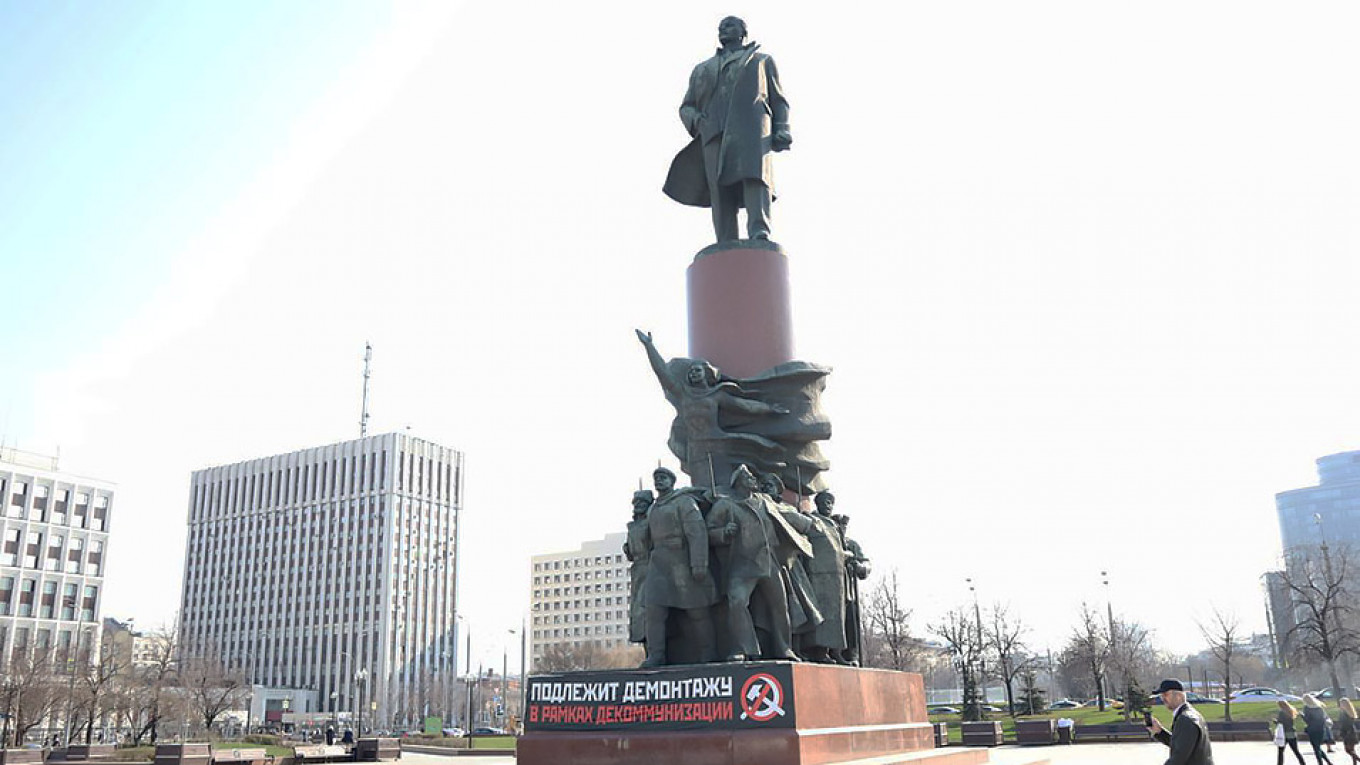Moscow Activists Mark Lenin’s Birthday With Calls to Take Down Statue
