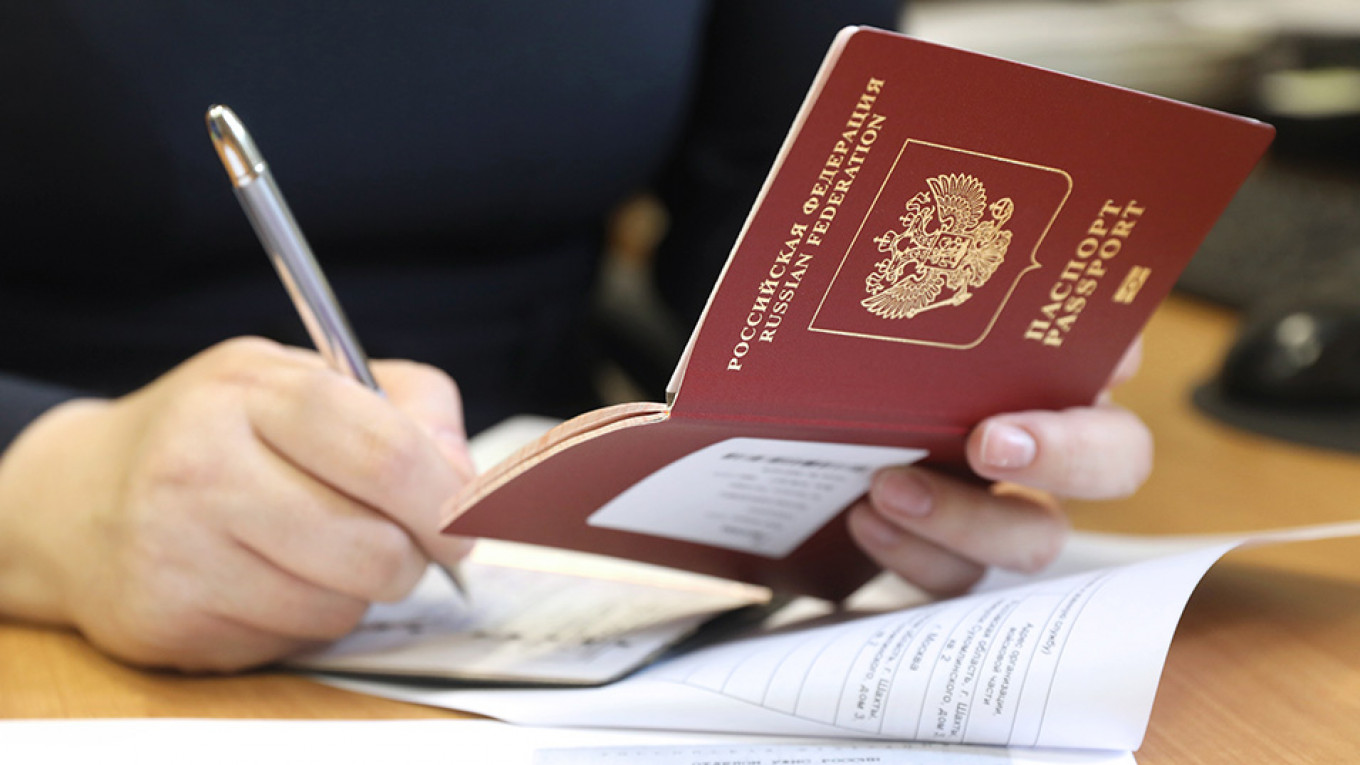 Putin Simplifies Russian Citizenship Process for Eastern Ukrainians