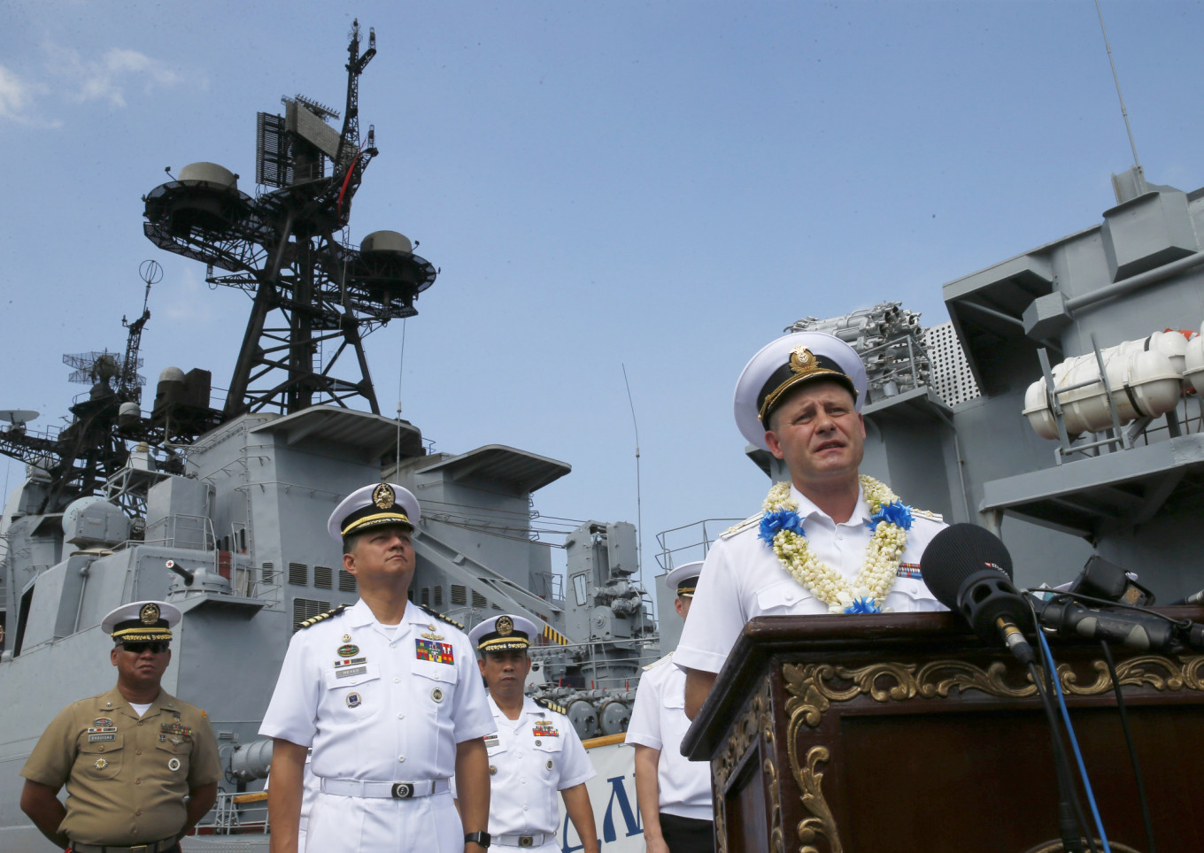 Russian Warships Arrive in Philippines as Manila Distances Itself From U.S.