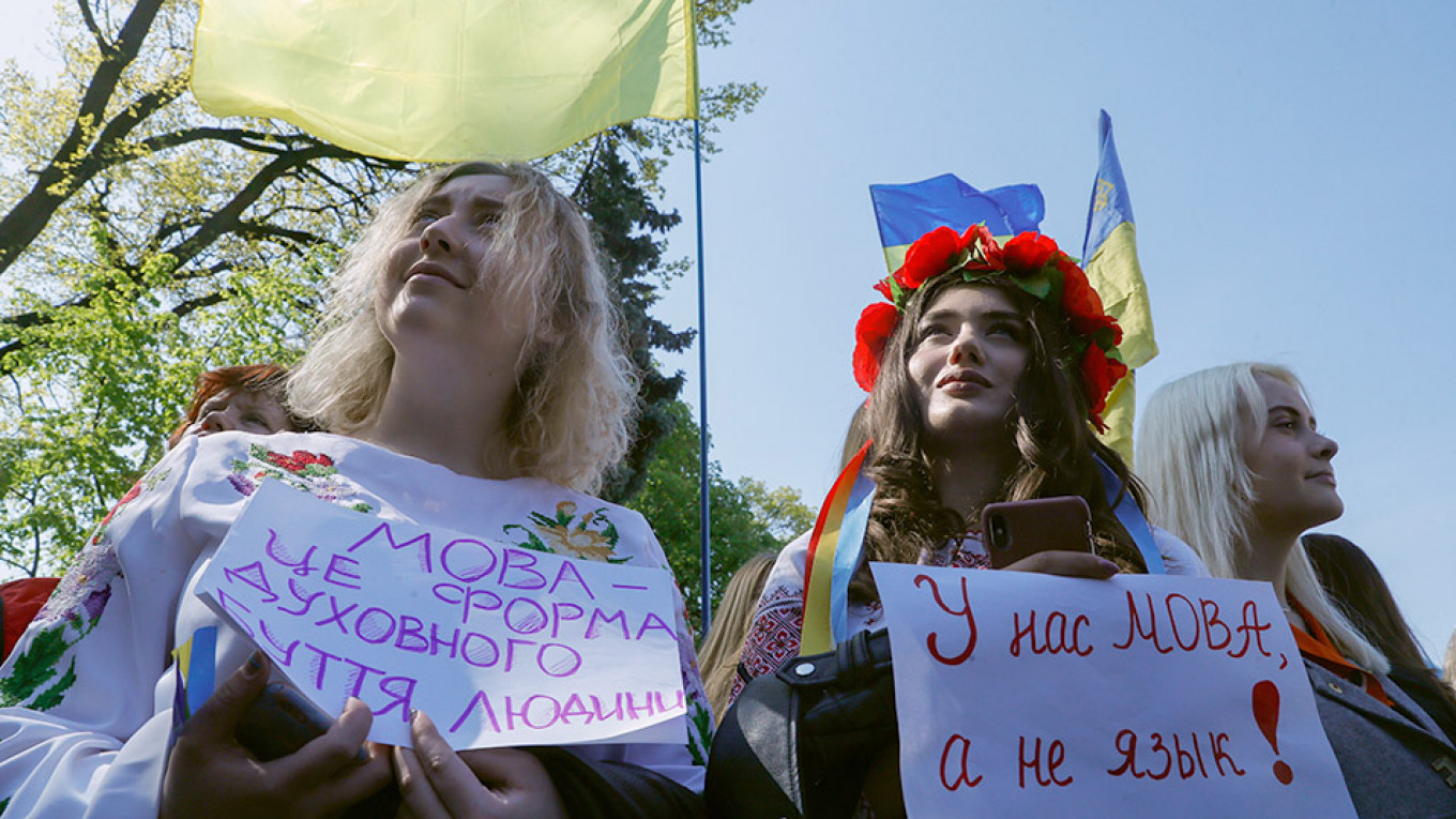 Ukraine Passes Language Restriction, Worsening Dispute With Neighbors