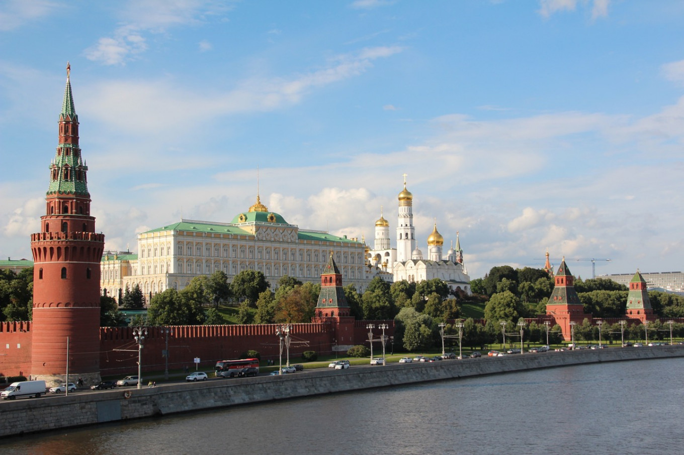 Kremlin Pledges a Response to New U.S. Sanctions on Russian Individuals