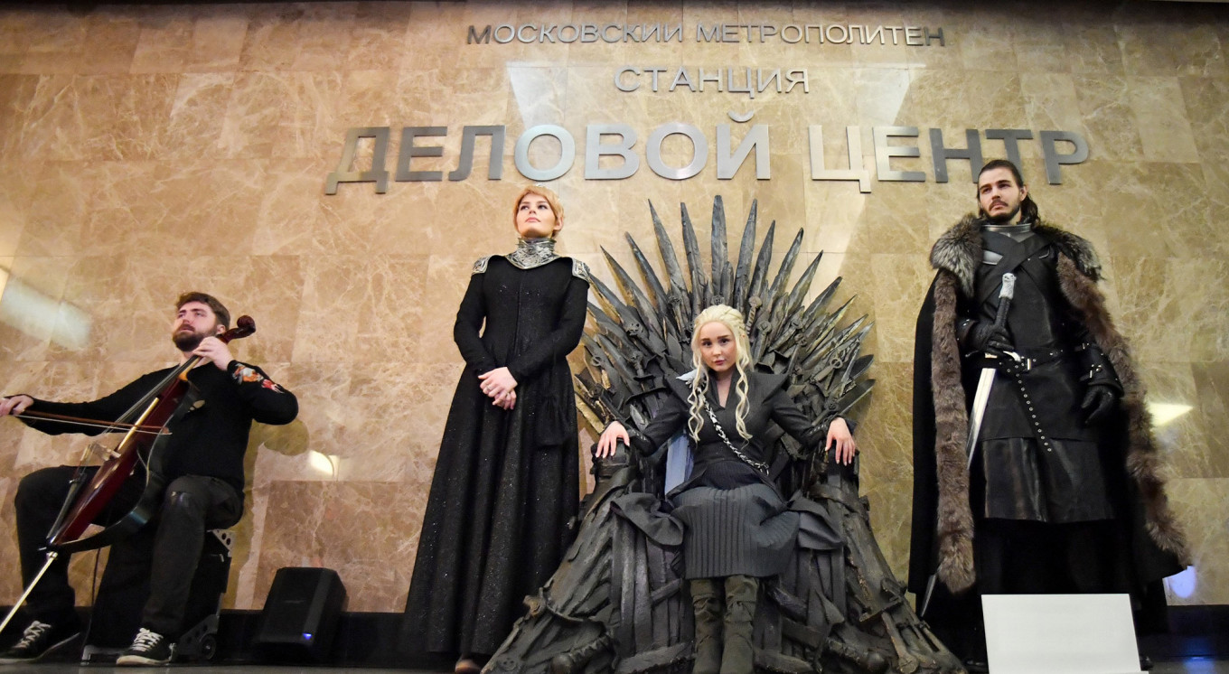 Moscow Metro Riders Sit Atop Game of Thrones’ Iron Throne