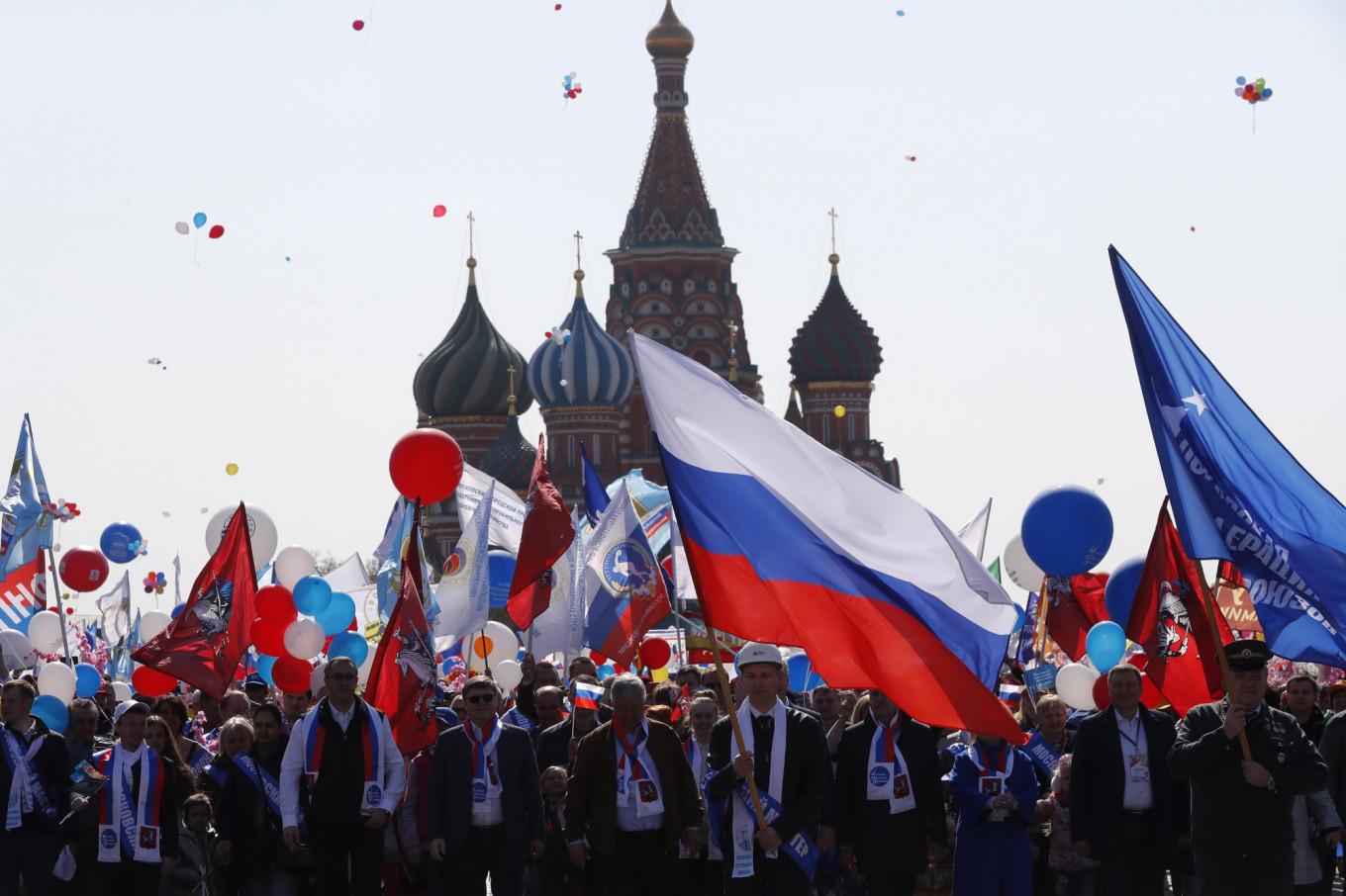 Moscow’s Labor Day Parade Draws 100K Marchers