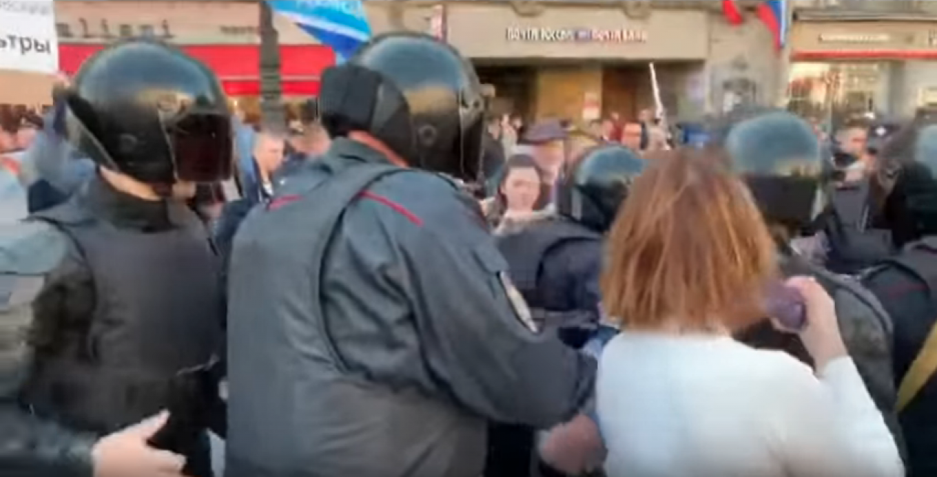 Over 100 Activists Detained at Russia’s Labor Day Marches