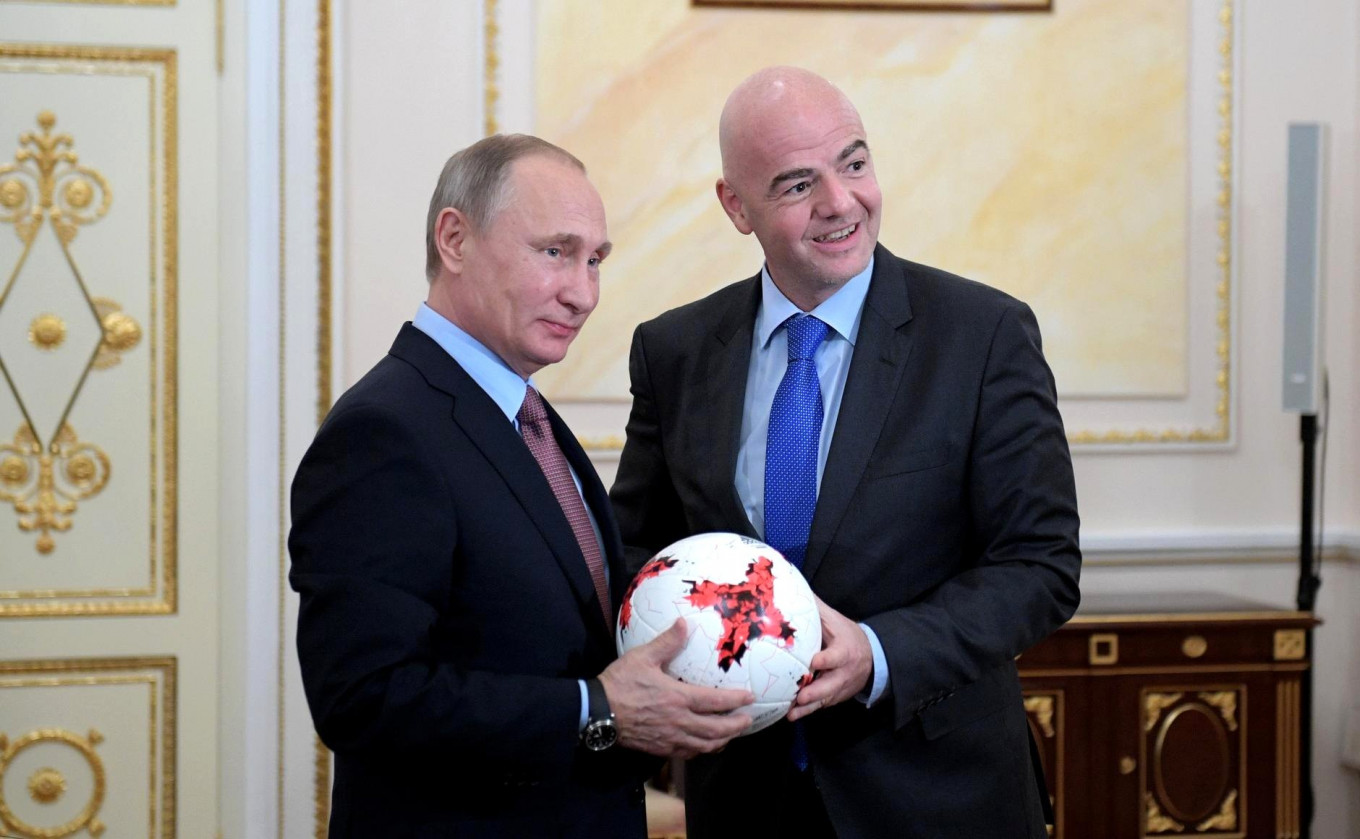 Putin Awards FIFA’s Infantino State Medal for 2018 World Cup