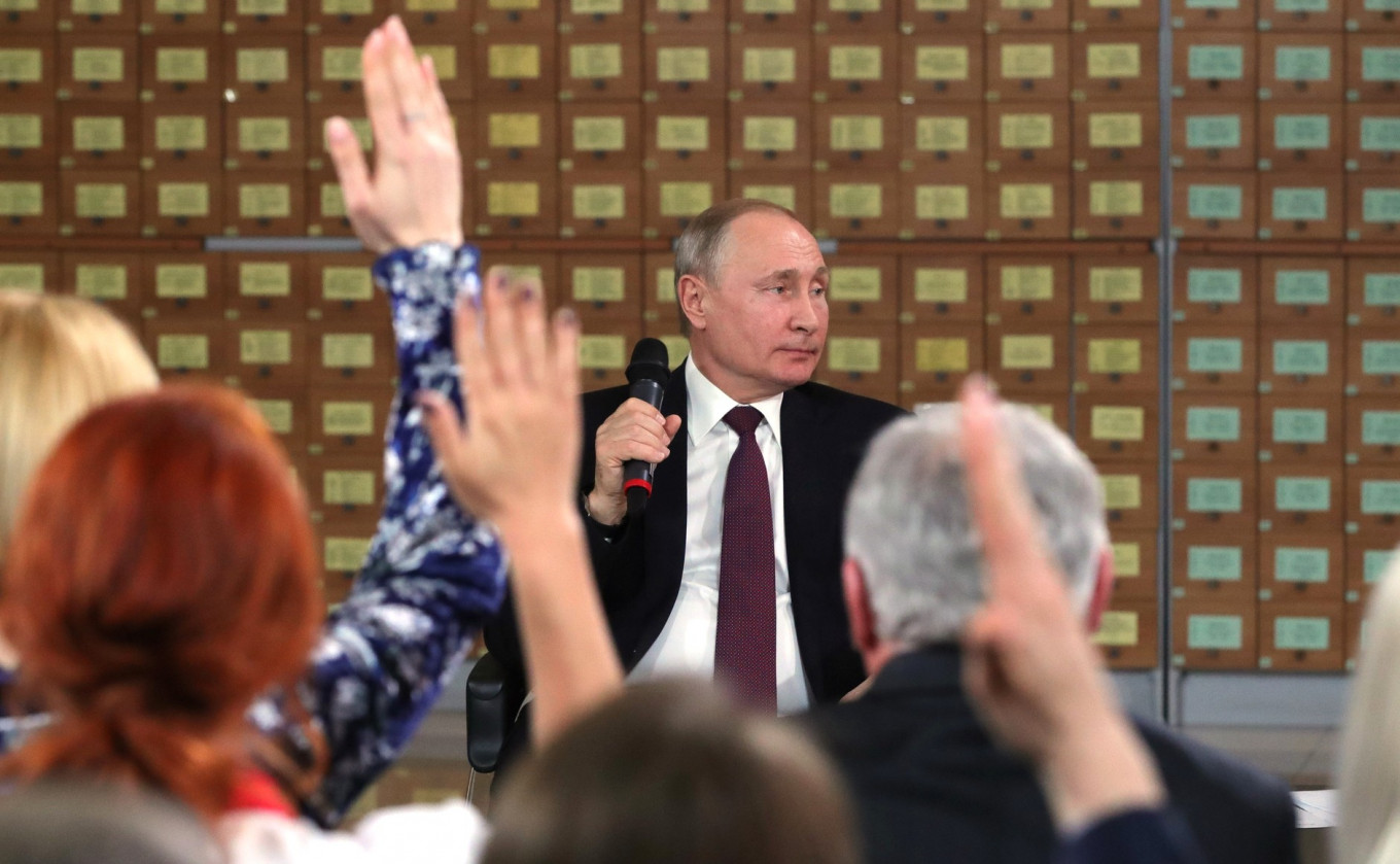 Putin’s Trust Rating Hits Historic Low — State Poll