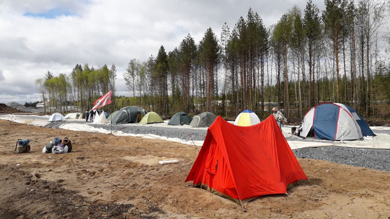 Russian Activists Fear Authorities Will Tear Down Their Camp As Landfill Clashes Reignite