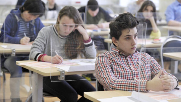 Russian School Lowers Passing Grade for Boys, Sparking Outrage