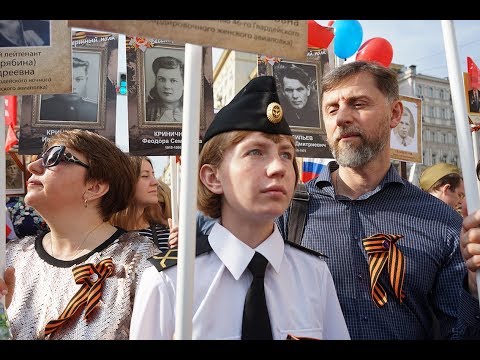 Russians Commemorate Relatives Who Fought During World War II