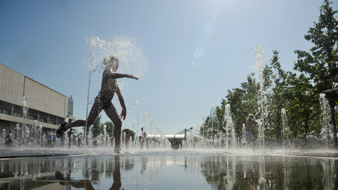 Moscow Sizzles in Record Temperatures