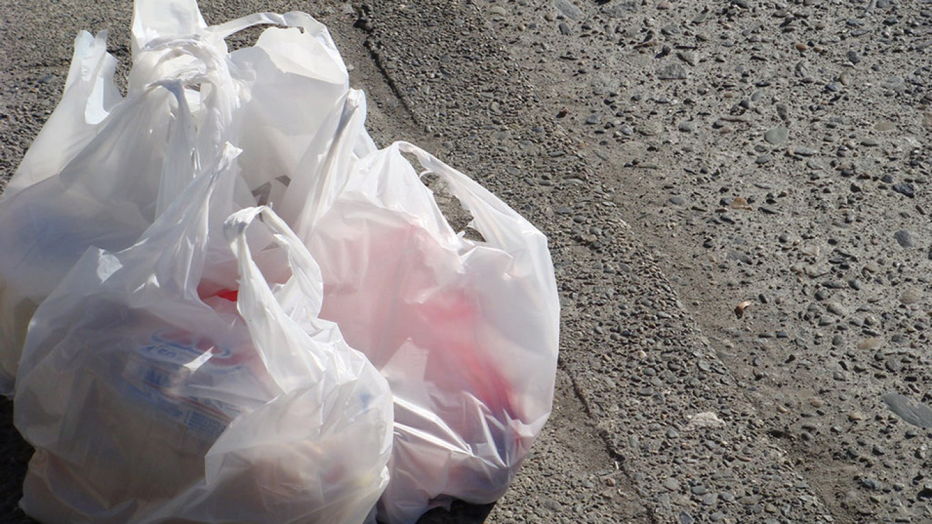One in Four Russians Willing to Give Up Plastic Bags – Poll