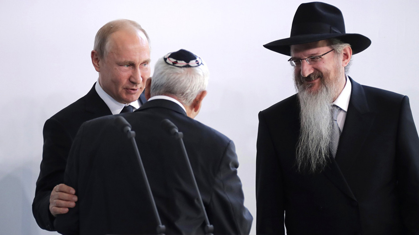 Putin Inaugurates Memorial to Jewish WWII Resistance