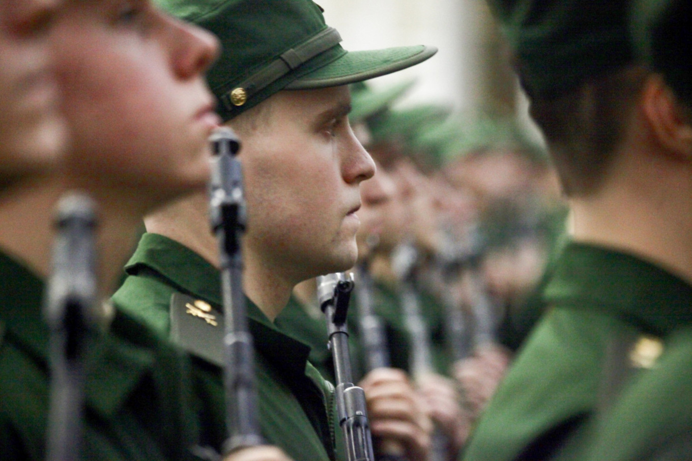 ‘Real Men’ Must Serve in the Army, Majority of Russians Say