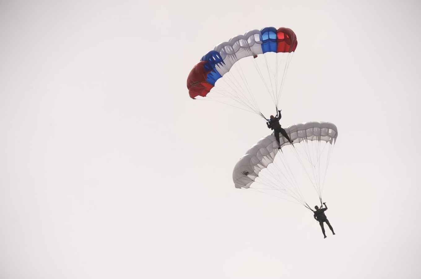 Russian Paratroopers Drown in Crimea After Failed Parachute Landing