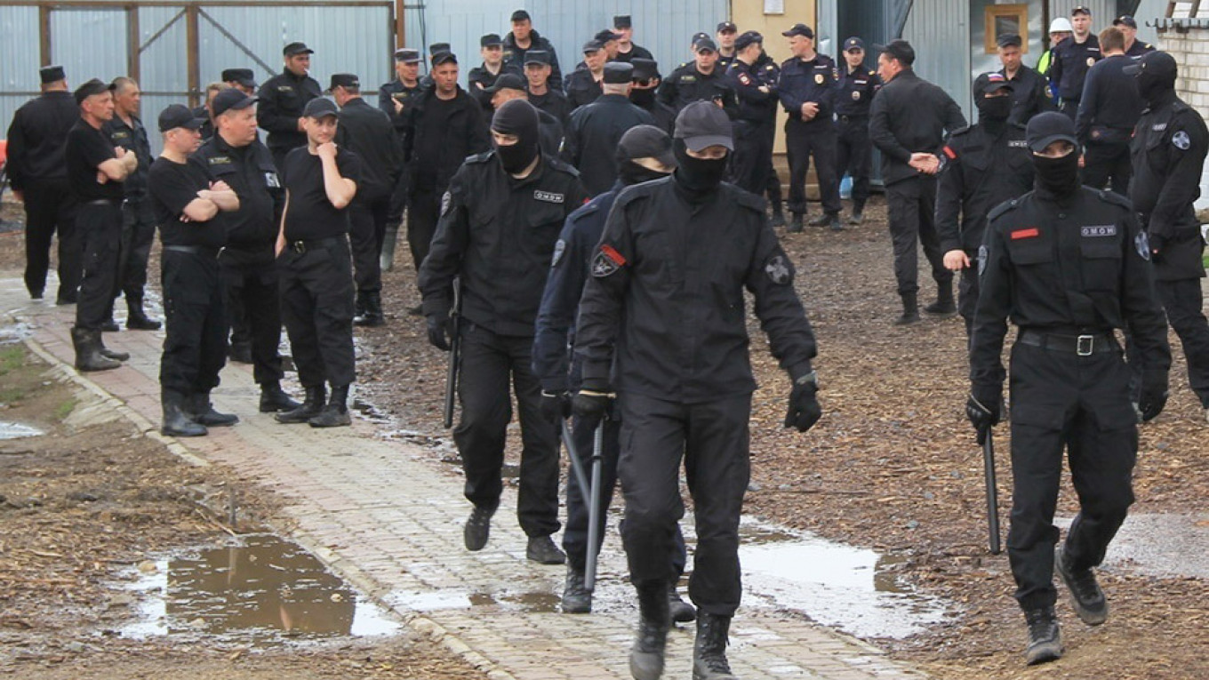 Violence Erupts Between Protesters, Riot Police at Russian Landfill Site