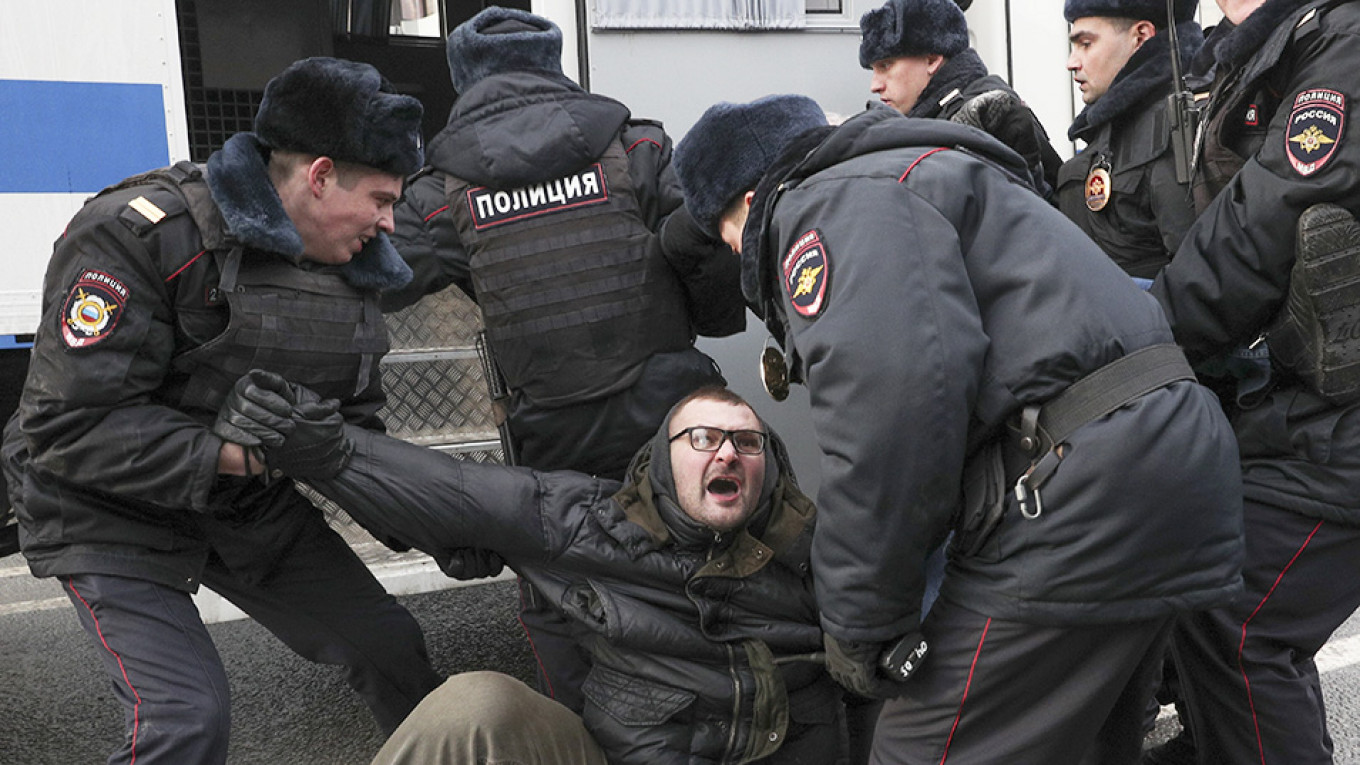 1 in 10 Russians Have Been Tortured by Authorities – Poll