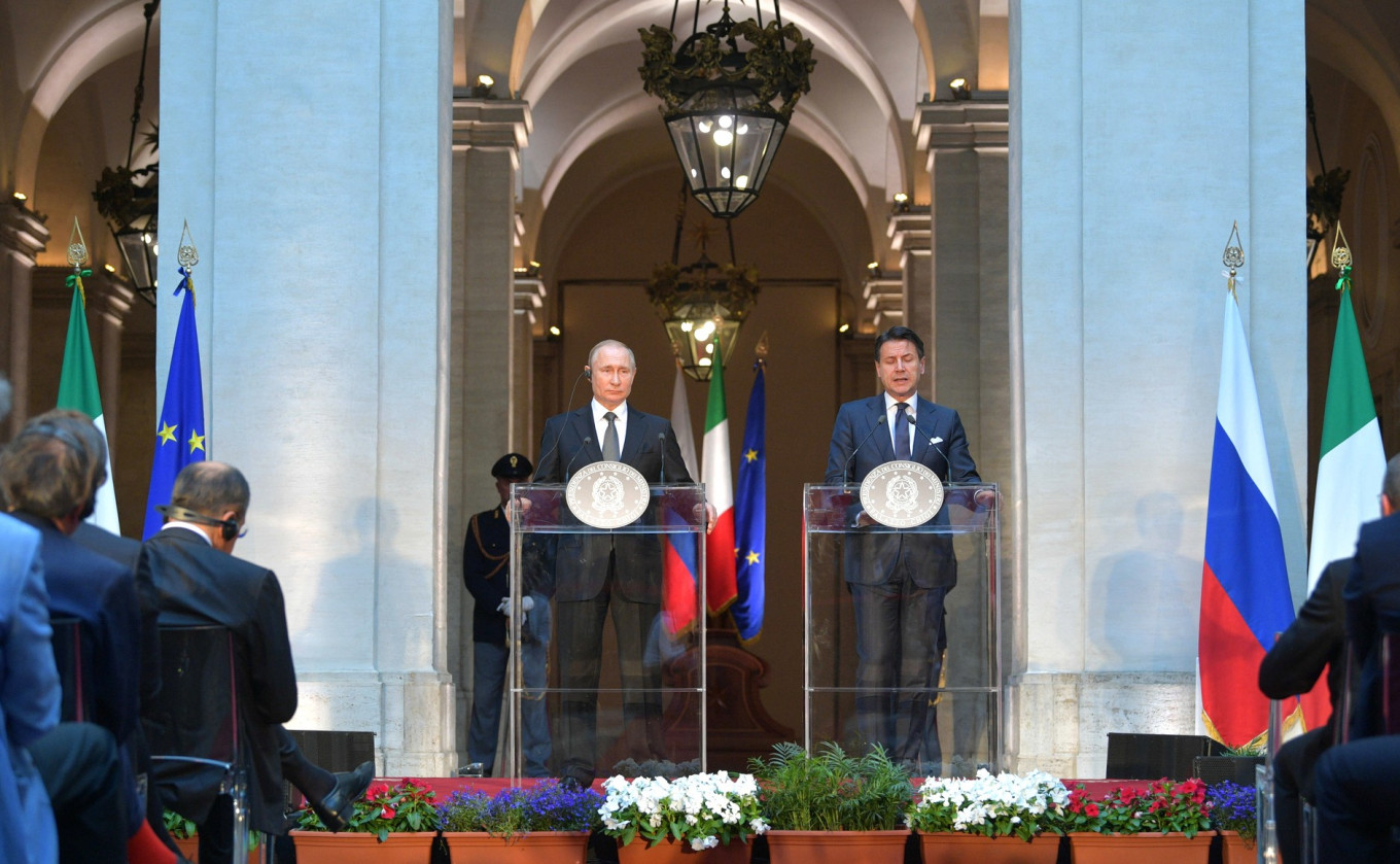 Putin, Visiting Italy, Says Wants Rome to Help Mend Moscow-EU Ties
