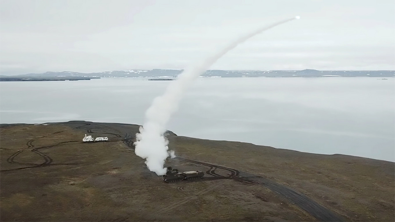 Russia Tests New Arctic Anti-Aircraft Missiles at Novaya Zemlya