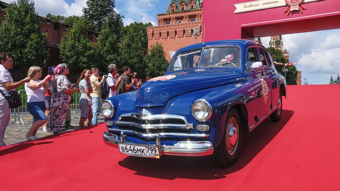 Vintage Soviet Cars Cruise Into Moscow