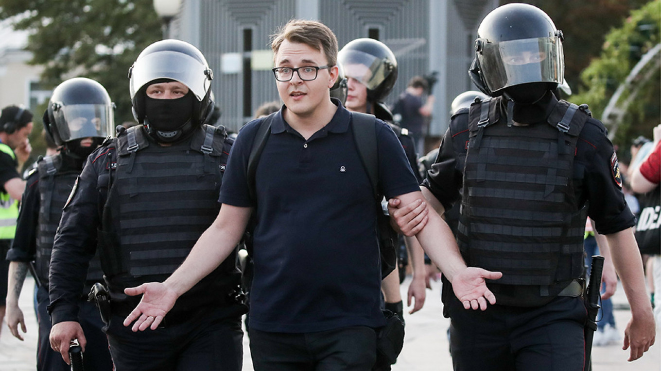 5 ‘Mass Unrest’ Suspects Detained After Moscow Opposition Rallies