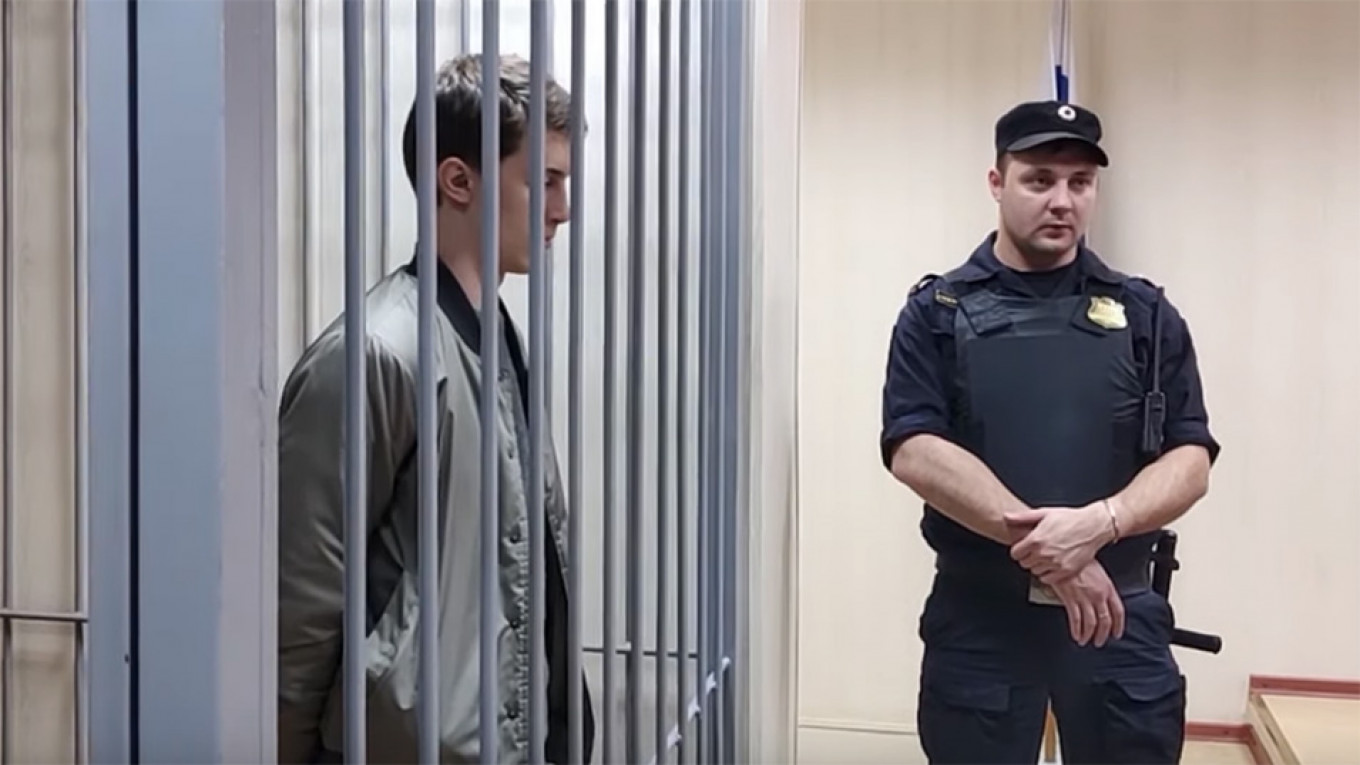 Moscow Police Detain Students Picketing Schoolmate’s ‘Mass Unrest’ Arrest